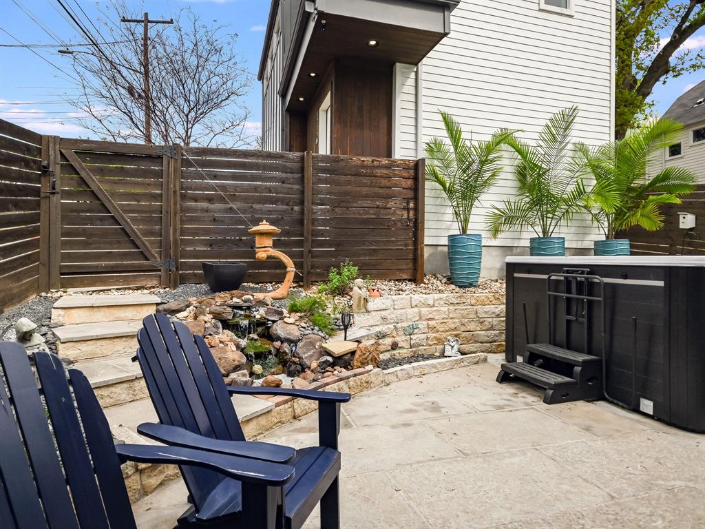 1215 Maple Ave, Austin, Texas, 78702, United States, 4 Bedrooms Bedrooms, ,4 BathroomsBathrooms,Residential,For Sale,1215 Maple Ave,1409568