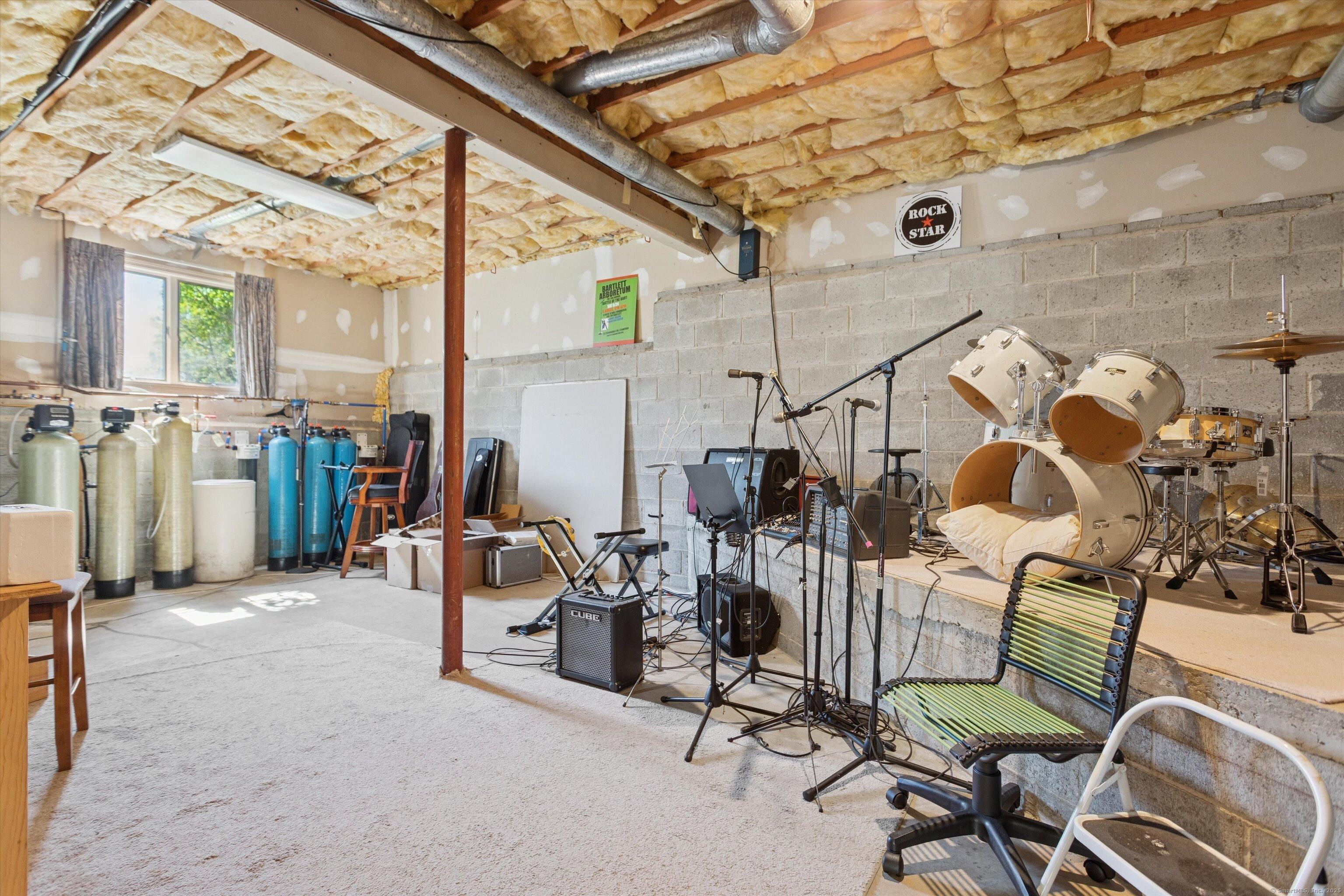 Stamford, Connecticut, 06903, United States, 5 Bedrooms Bedrooms, ,5 BathroomsBathrooms,Residential,For Sale,1976507