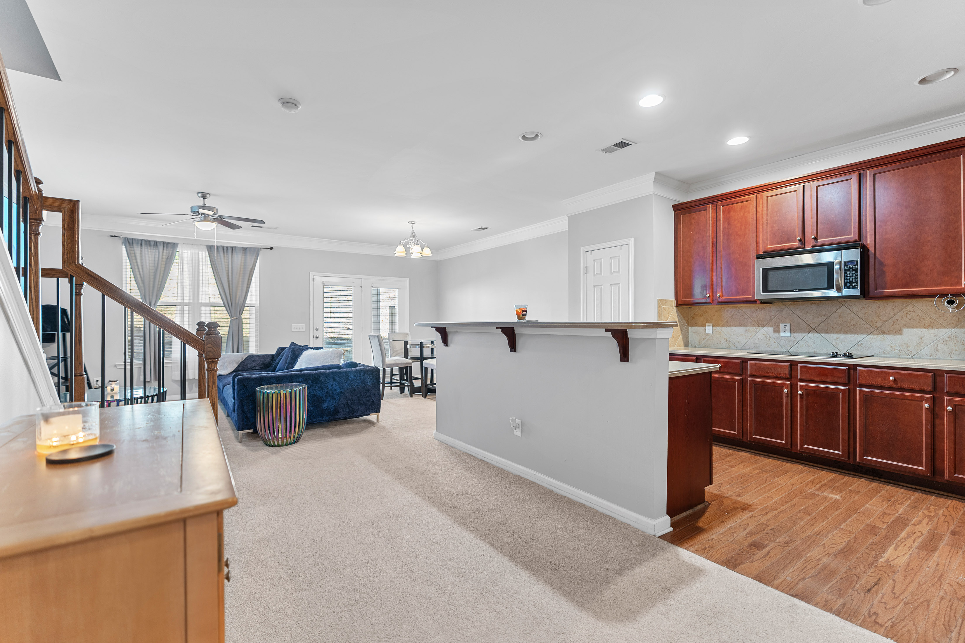  Stylish, Spacious and Ideally Located Townhome - 物件實景