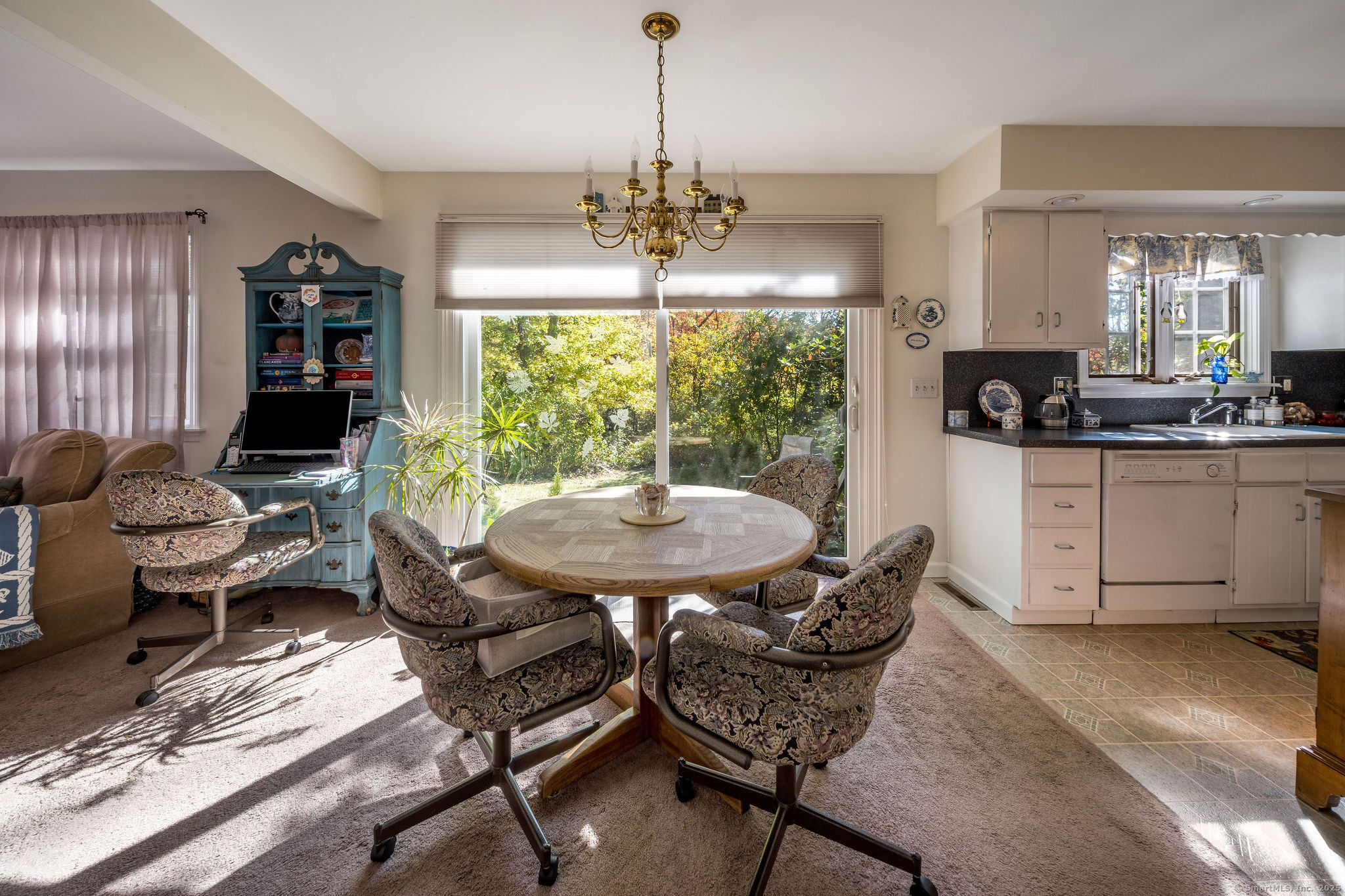 Madison, Connecticut, 06443, United States, 2 Bedrooms Bedrooms, ,3 BathroomsBathrooms,Residential,For Sale,1988071