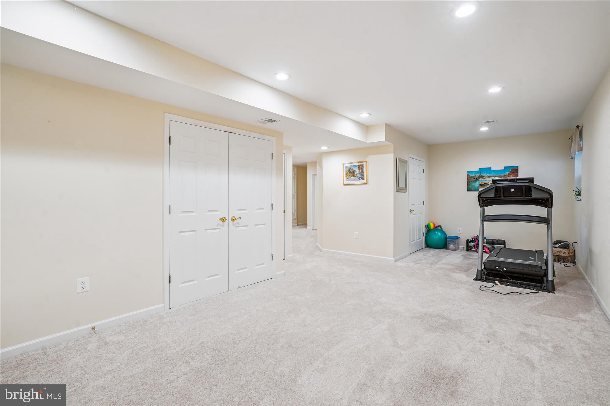 Burke, Virginia, 22015, United States, 5 Bedrooms Bedrooms, ,4 BathroomsBathrooms,Residential,For Sale,1905791