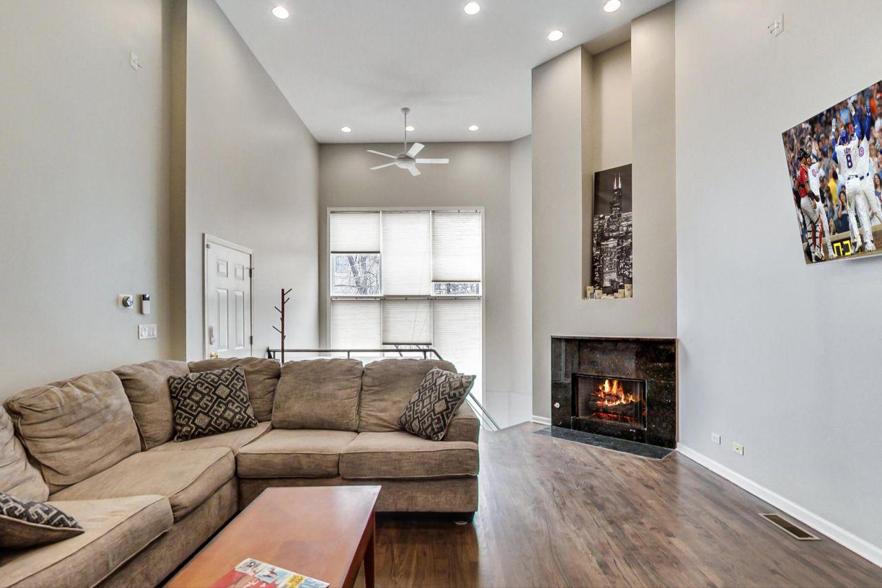 Chicago, Illinois, 60622, United States, 3 Bedrooms Bedrooms, ,3 BathroomsBathrooms,Residential,For Sale,1794202