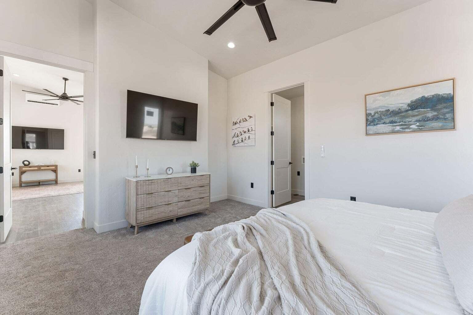 Kanab, Utah, 84741, United States, 5 Bedrooms Bedrooms, ,4 BathroomsBathrooms,Residential,For Sale,2005091