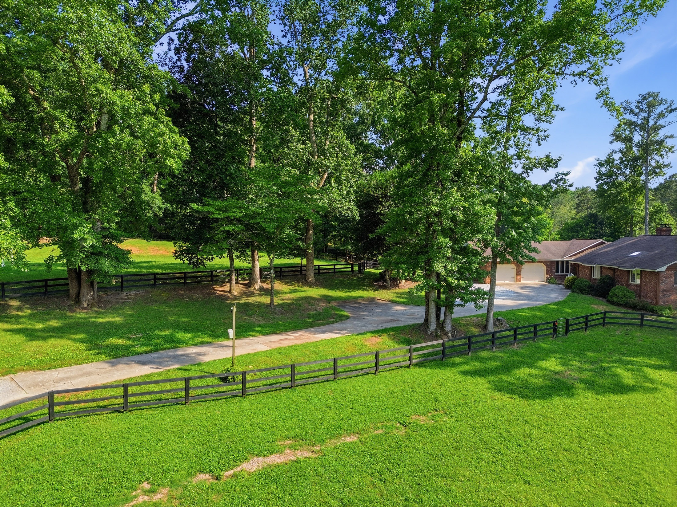  Exceptional Brick Ranch on 5+/- Picturesque Acres - 物件實景