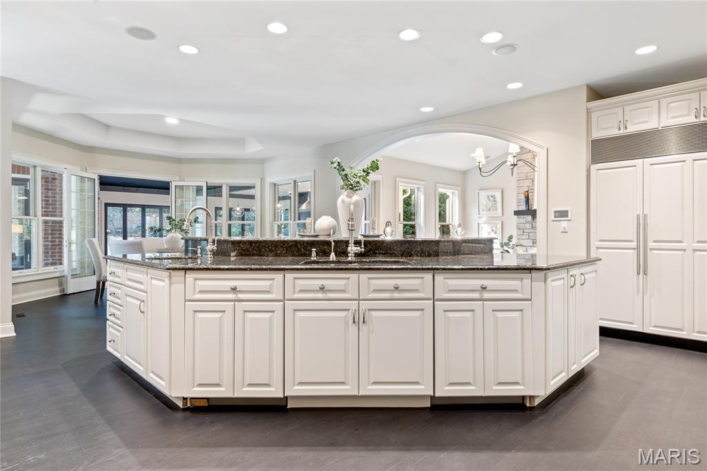 Town and Country, Missouri, 63141, United States, 5 Bedrooms Bedrooms, ,7 BathroomsBathrooms,Residential,For Sale,1966685