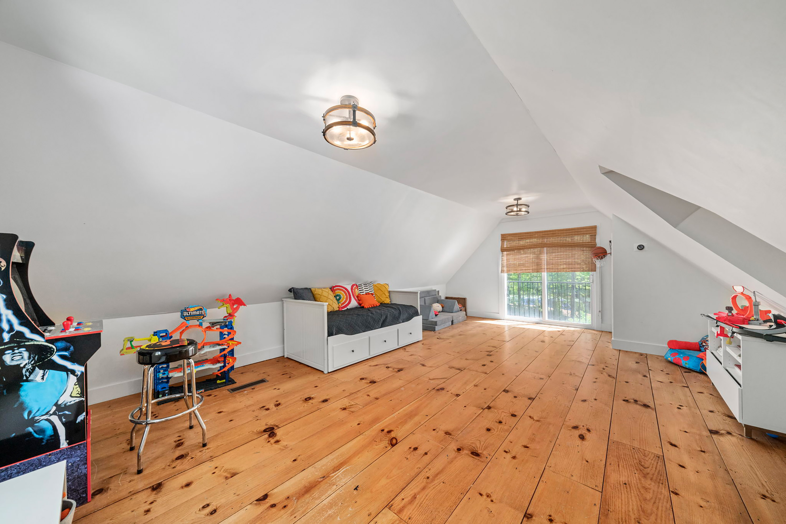  Live Timeless in Coveted Farmhouse on 4+ Private Gated Acres In Roswell - 物件實景