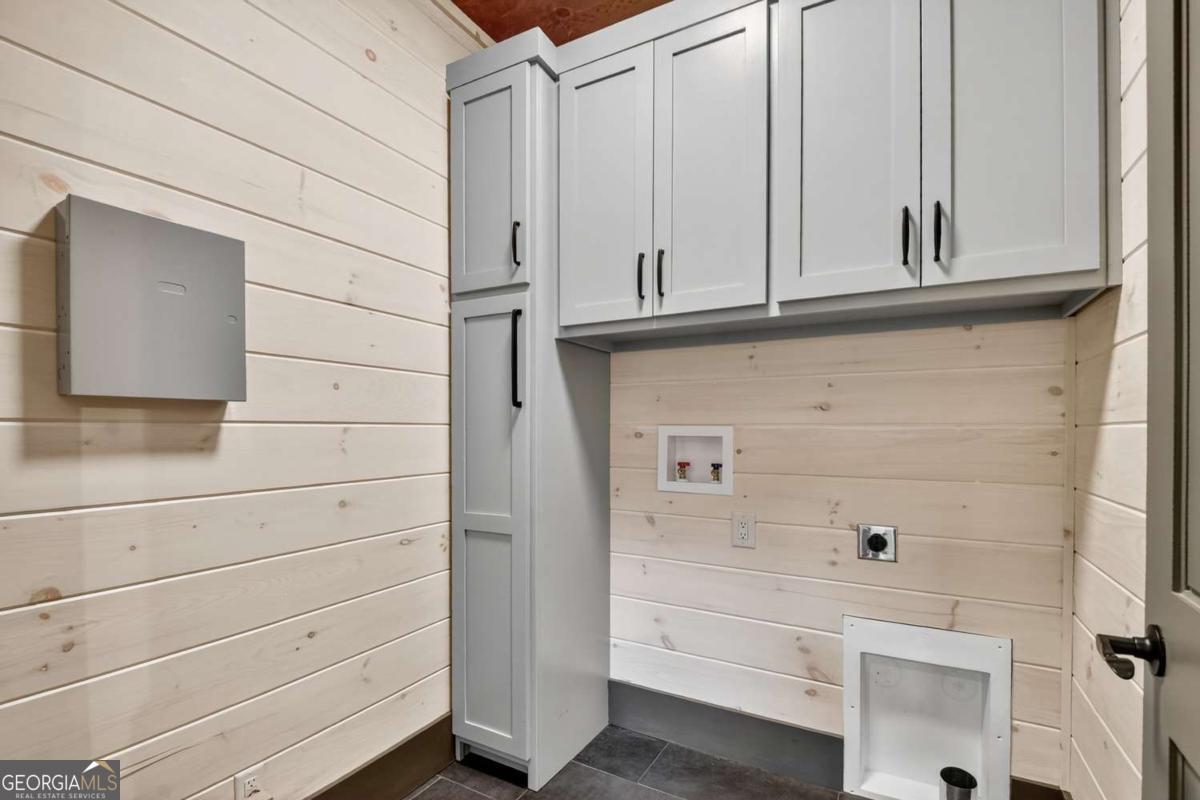 Mineral Bluff, Georgia, 30559, United States, 6 Bedrooms Bedrooms, ,3 BathroomsBathrooms,Residential,For Sale,1989738