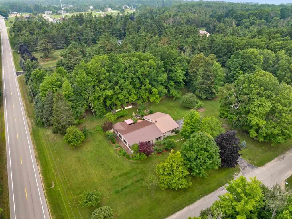Charlevoix, Michigan, 49720, United States, 3 Bedrooms Bedrooms, ,2 BathroomsBathrooms,Residential,For Sale,1908367