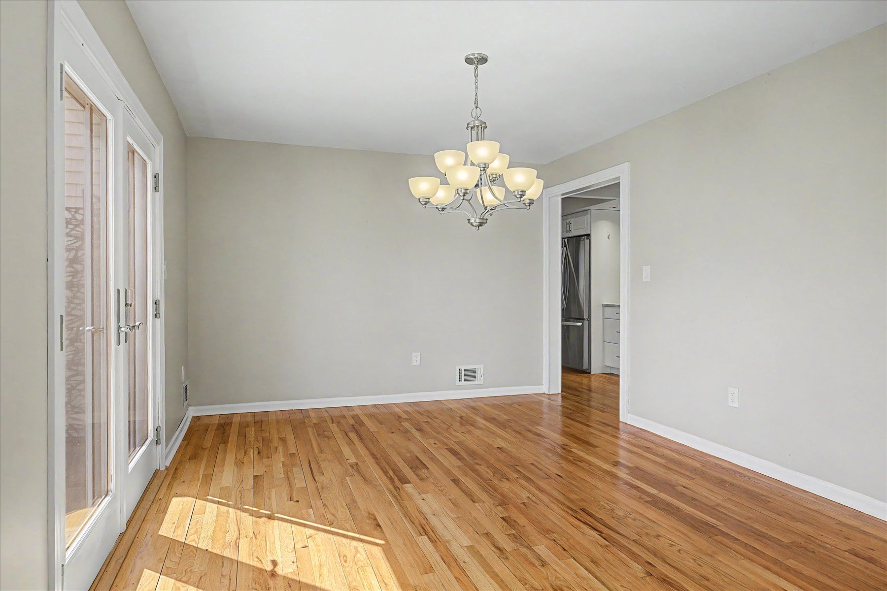  Lovely Cape Cod Home Situated on Two Private Acres - 物件實景