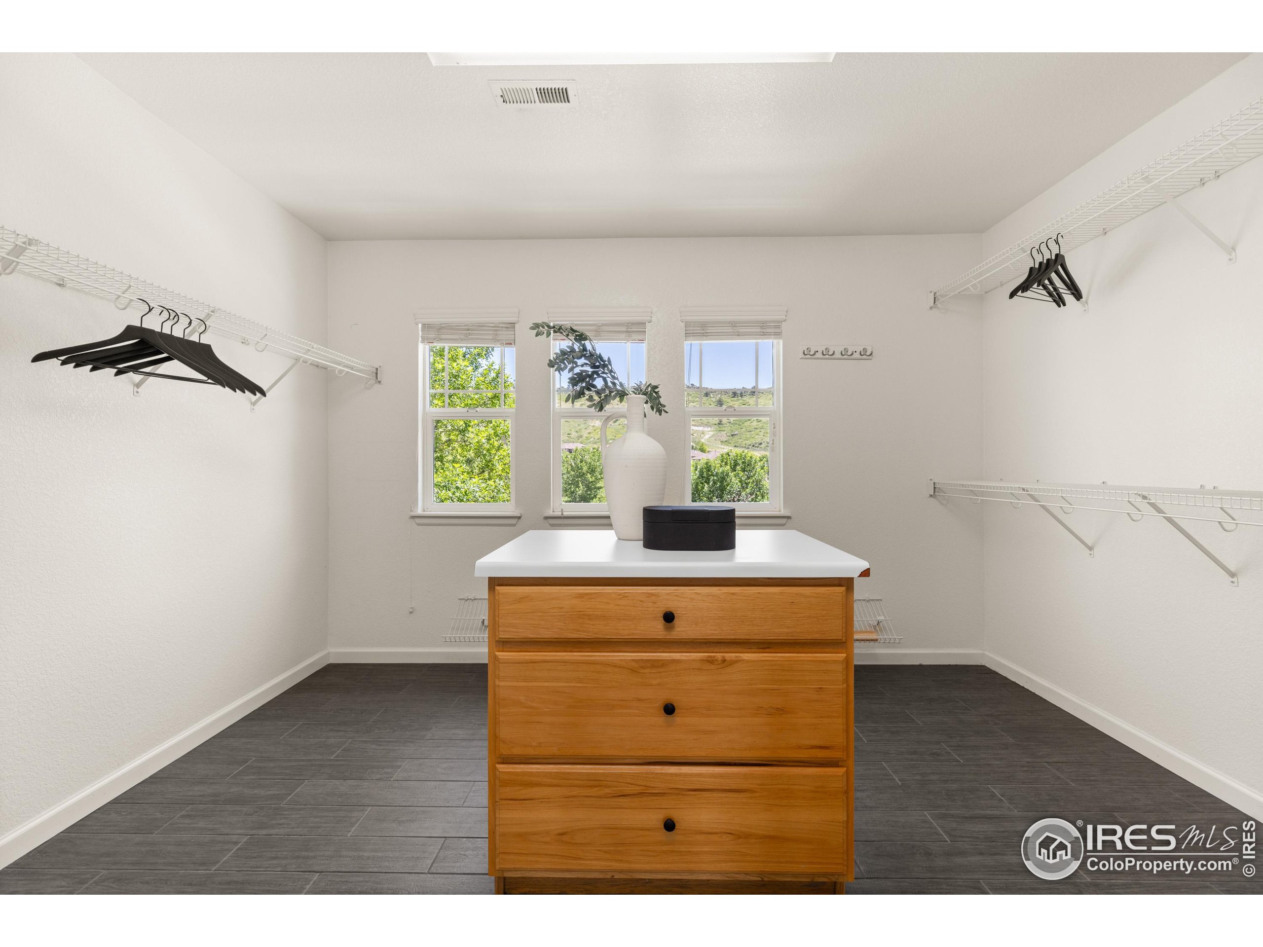 Lyons, Colorado, 80540, United States, 4 Bedrooms Bedrooms, ,3 BathroomsBathrooms,Residential,For Sale,1865994