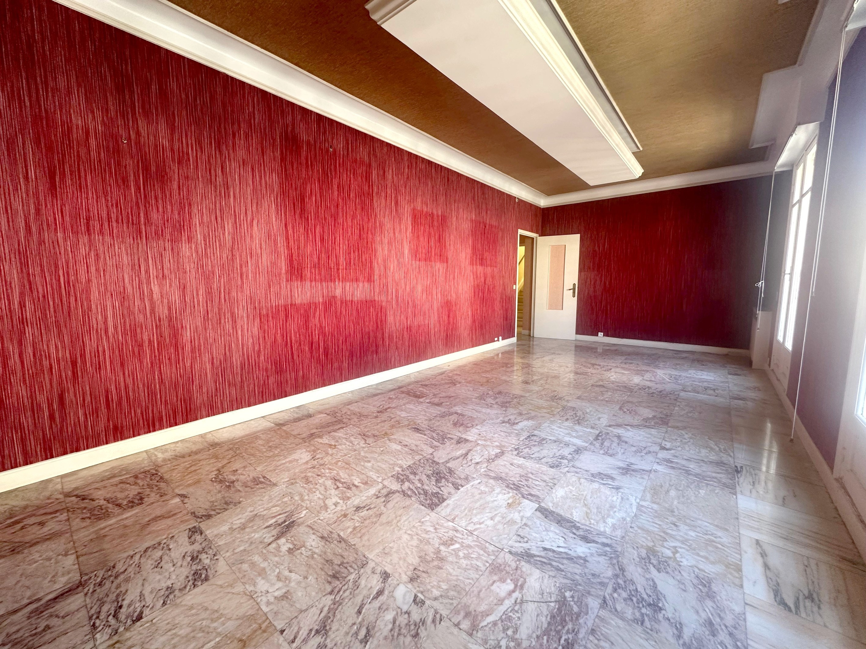  Winter Palace - Spacious 3-room flat to renovate - Carré d