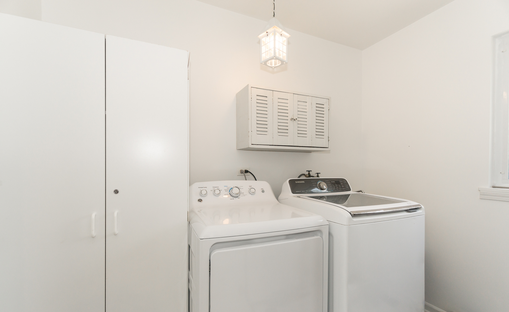 Arlington Heights, Illinois, 60005, United States, 5 Bedrooms Bedrooms, ,3 BathroomsBathrooms,Residential,For Sale,1978336