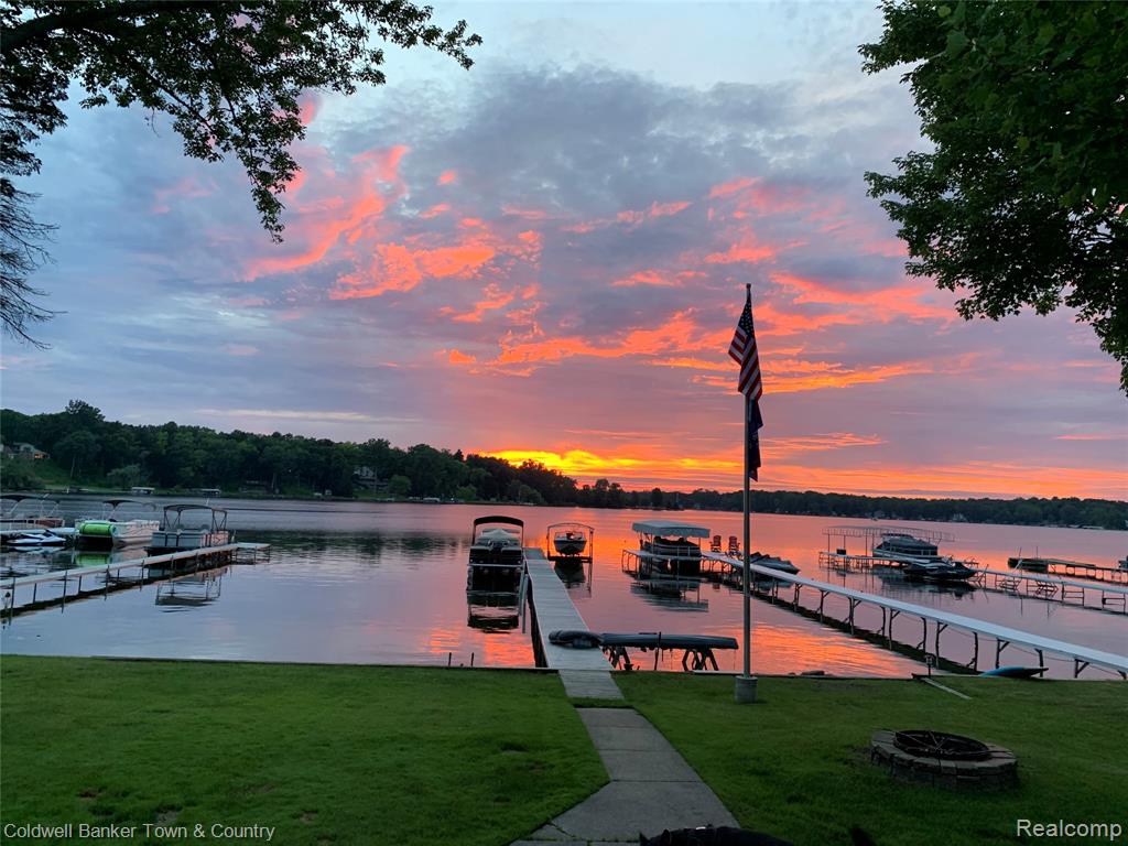 Whitmore Lake, Michigan, 48189, United States, 3 Bedrooms Bedrooms, ,2 BathroomsBathrooms,Residential,For Sale,1925473