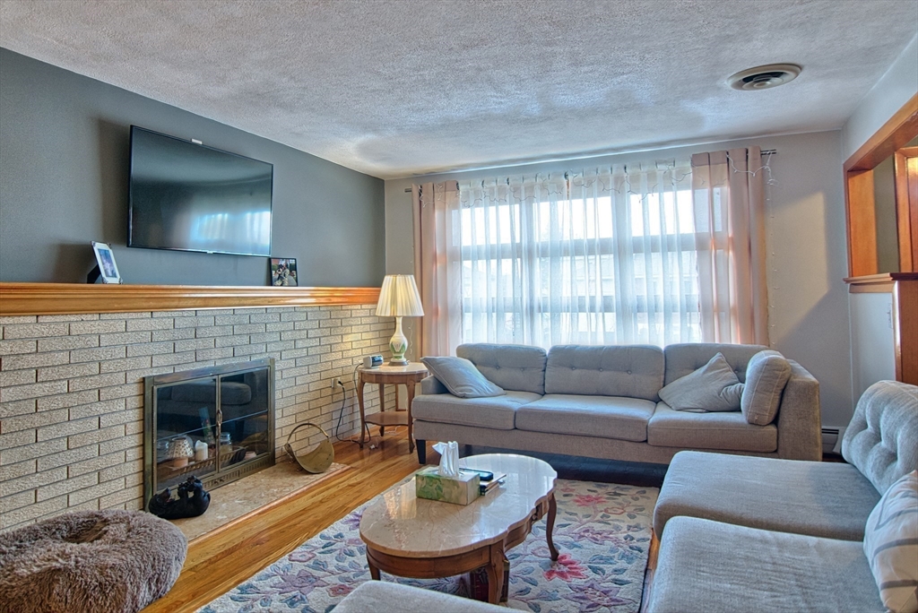 Revere, Massachusetts, 02151, United States, 4 Bedrooms Bedrooms, ,4 BathroomsBathrooms,Residential,For Sale,1935883