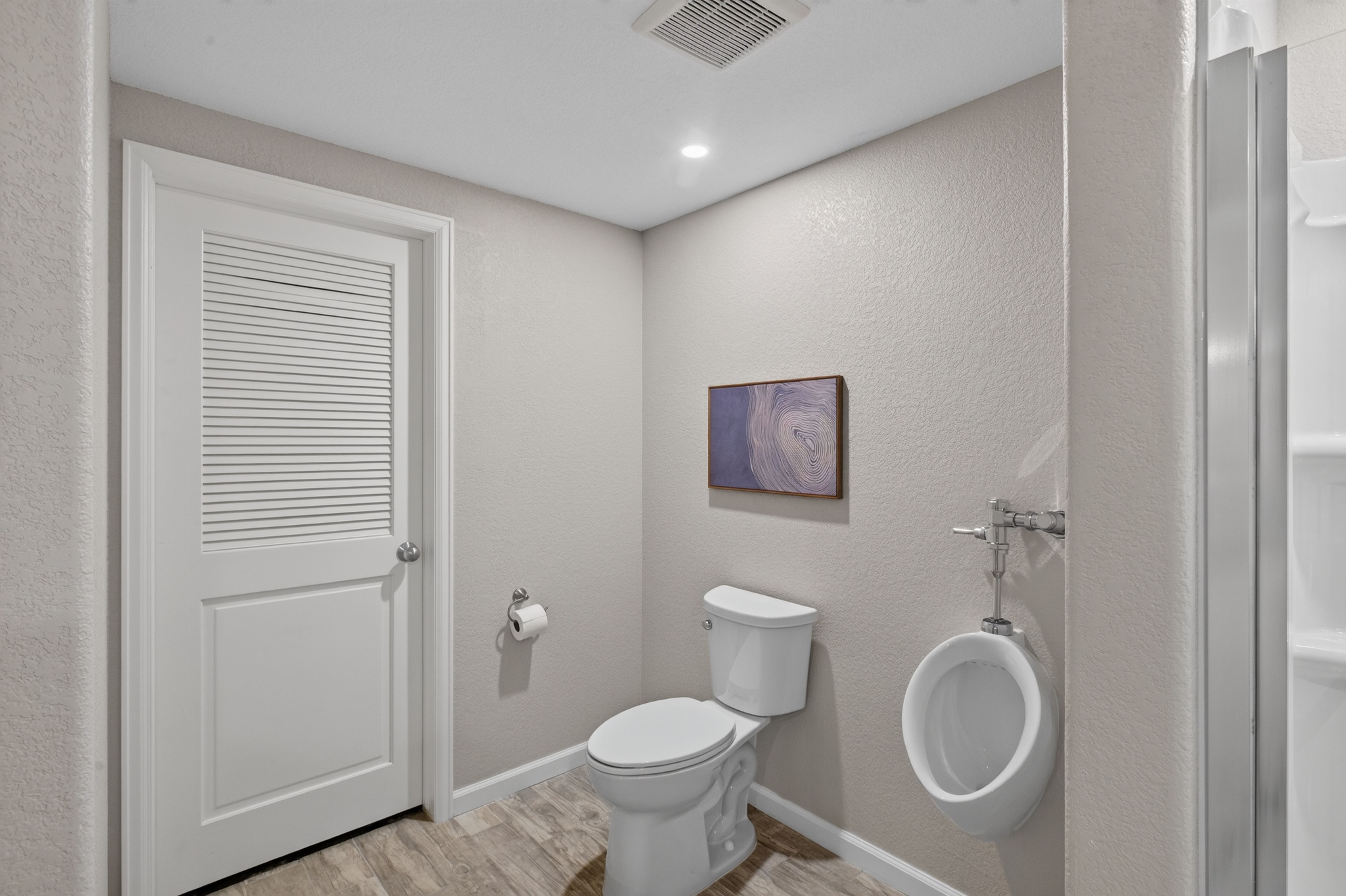  Sought-After Main Level Living - 物件實景