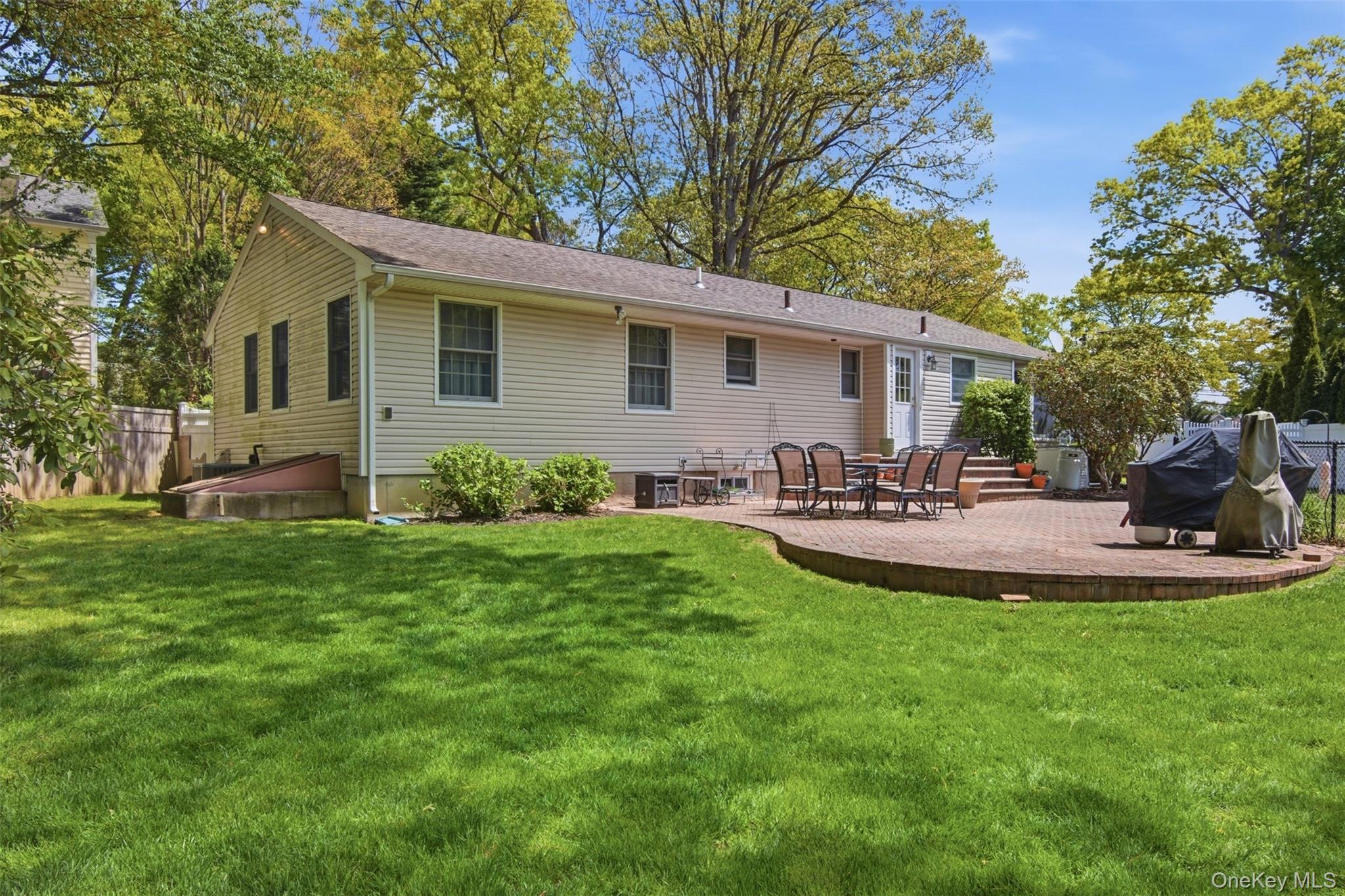  28 King Arthurs Court, Saint James, NY, 11780 - 物件實景