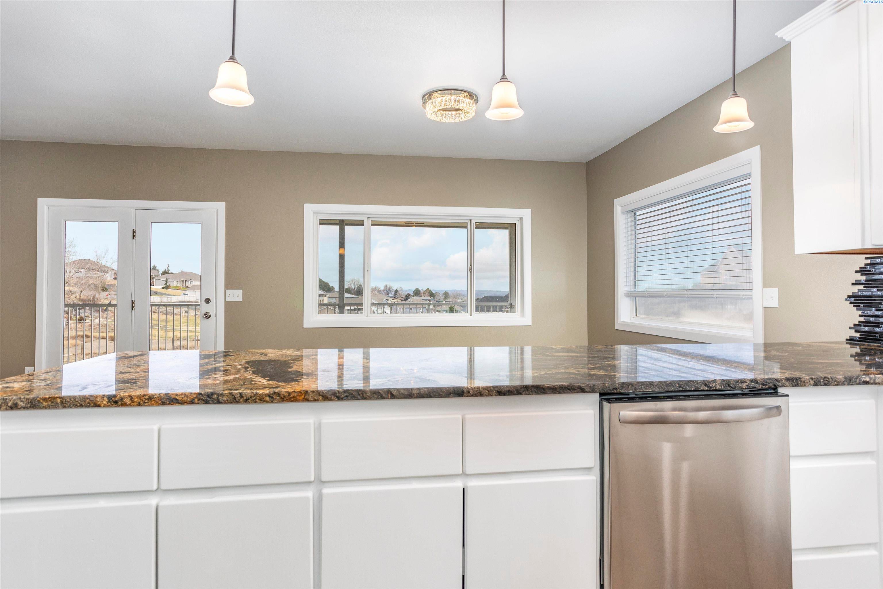 West Richland, Washington, 99353, United States, 5 Bedrooms Bedrooms, ,3 BathroomsBathrooms,Residential,For Sale,1923424