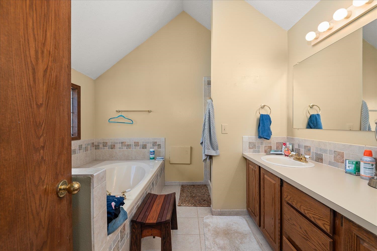 Spokane, Washington, 99208, United States, 5 Bedrooms Bedrooms, ,4 BathroomsBathrooms,Residential,For Sale,1979653