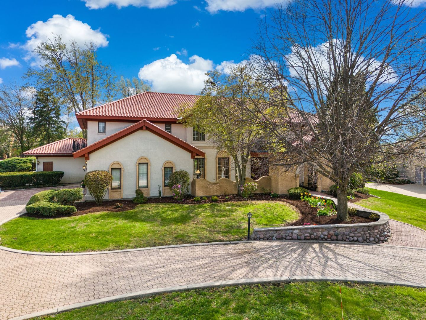Oak Brook, Illinois, 60523, United States, 5 Bedrooms Bedrooms, ,6 BathroomsBathrooms,Residential,For Sale,1796873