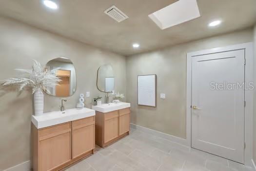 Tampa, Florida, 33629, United States, 4 Bedrooms Bedrooms, ,3 BathroomsBathrooms,Residential,For Sale,1906896