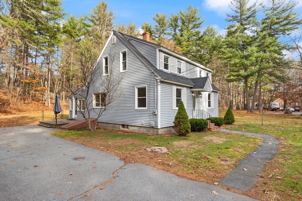 Dunstable, Massachusetts, 01827, United States, 4 Bedrooms Bedrooms, ,2 BathroomsBathrooms,Residential,For Sale,2001941