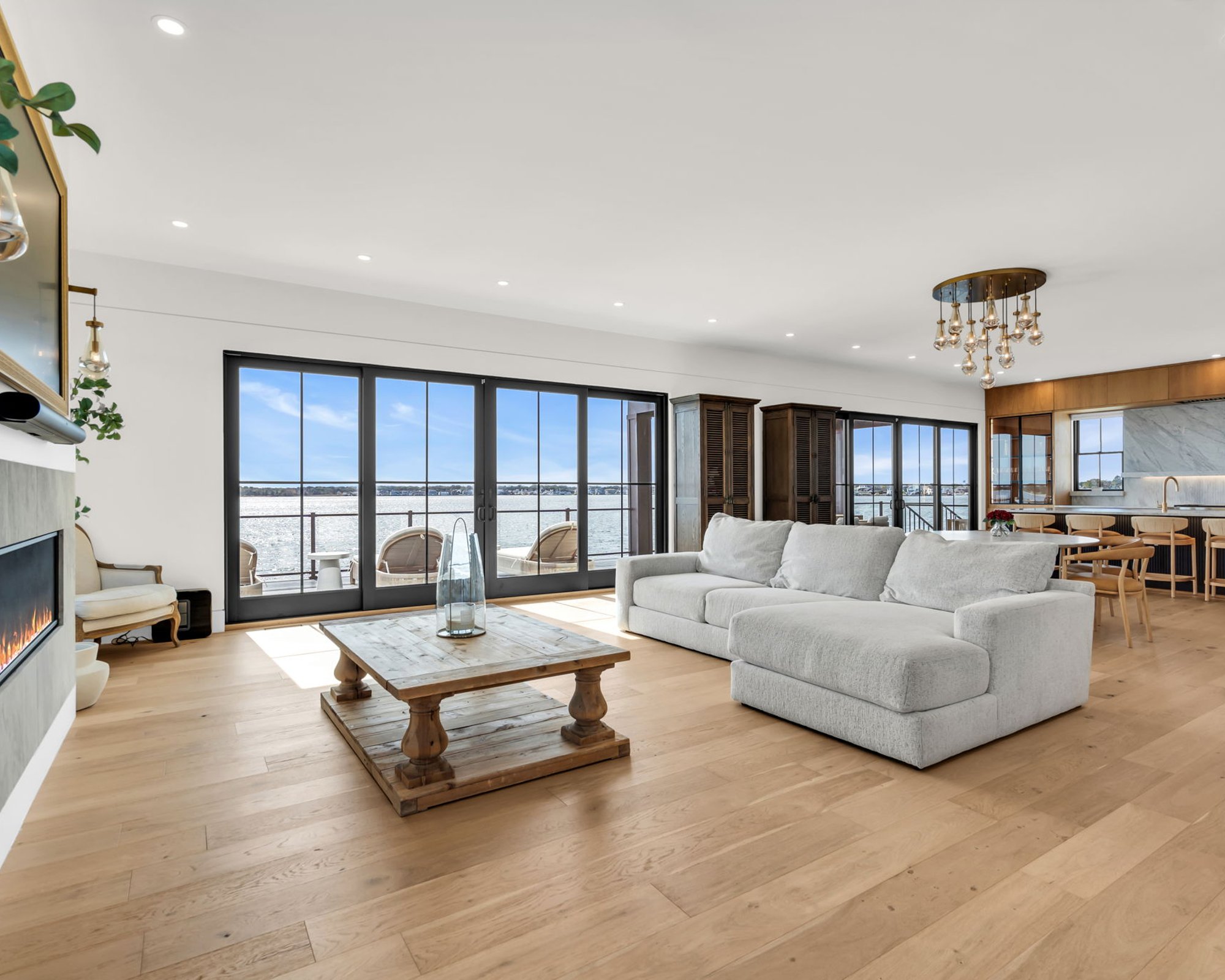  Exceptional Custom Built Waterfront Home - 物件實景