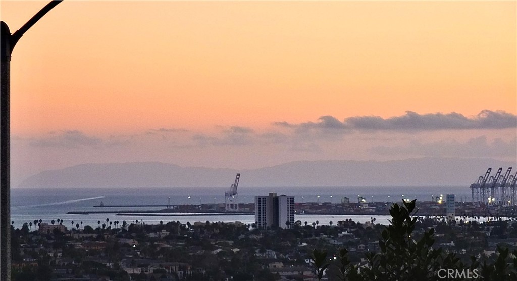 Signal Hill, California, 90755, United States, 2 Bedrooms Bedrooms, ,1 BathroomBathrooms,Residential,For Sale,1970804