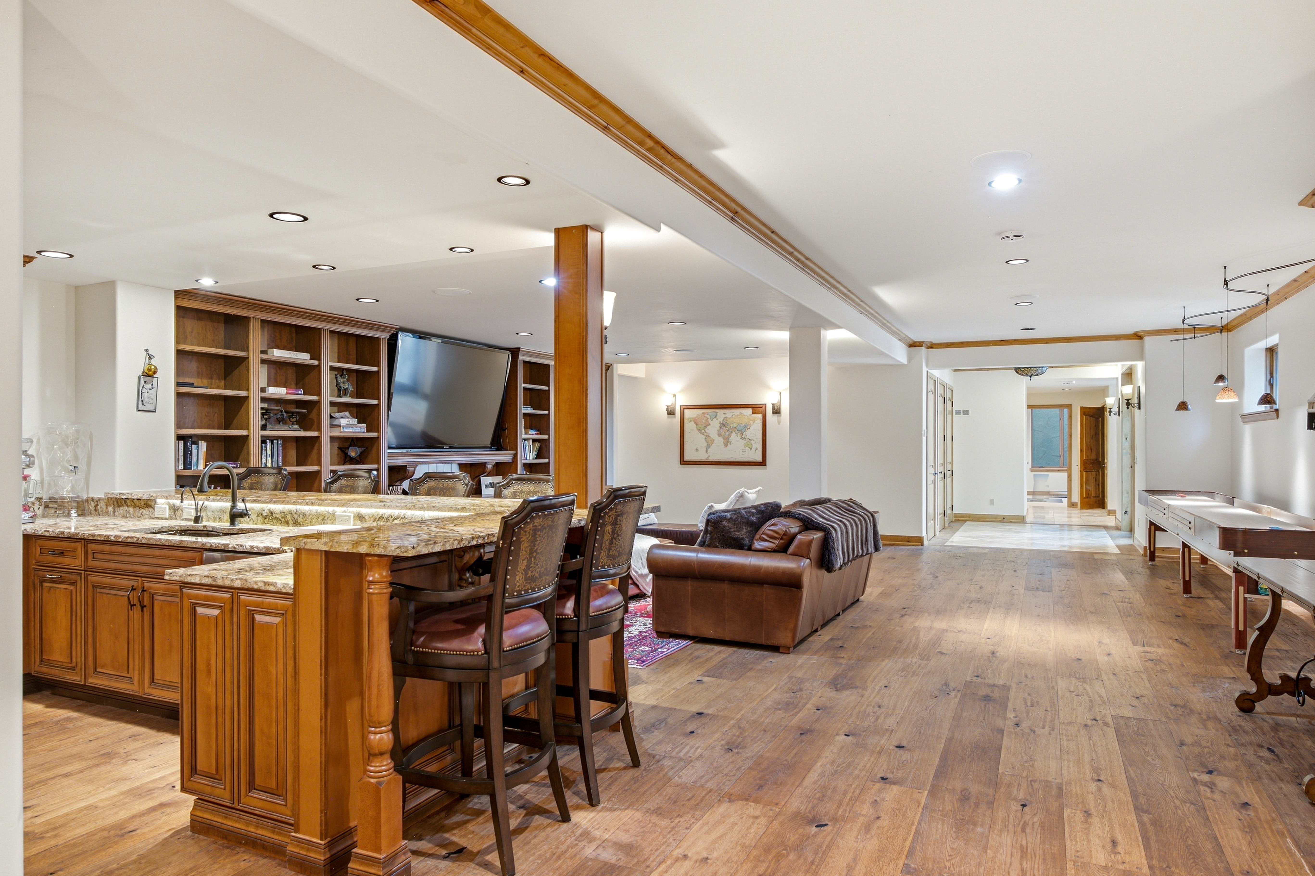  Custom-built, Single-family Home in the Exclusive Grand Traverse Neighborhood - 物件實景