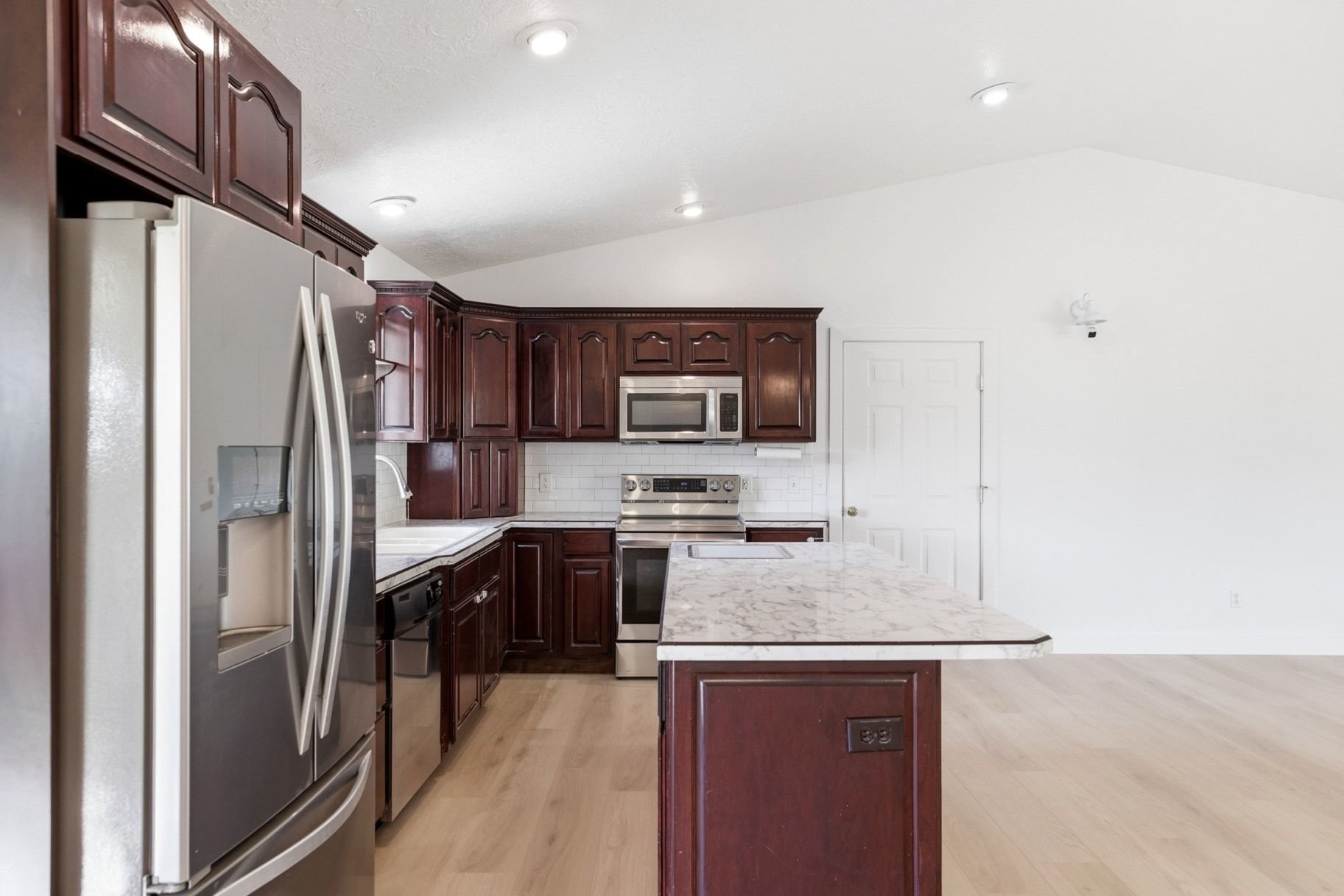  NO HOA 3Bed, 2Bath, 2.5 Car Garage Rv Parking, New Flooring and Paint - 物件實景