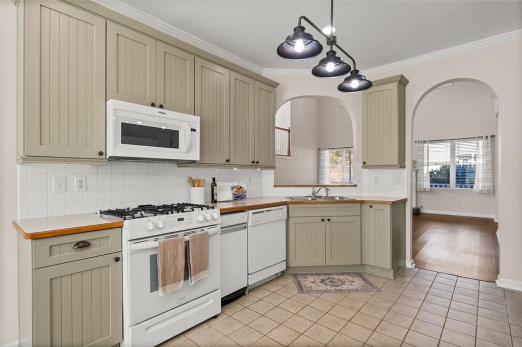 Cumming, Georgia, 30041, United States, 4 Bedrooms Bedrooms, ,3 BathroomsBathrooms,Residential,For Sale,1989583