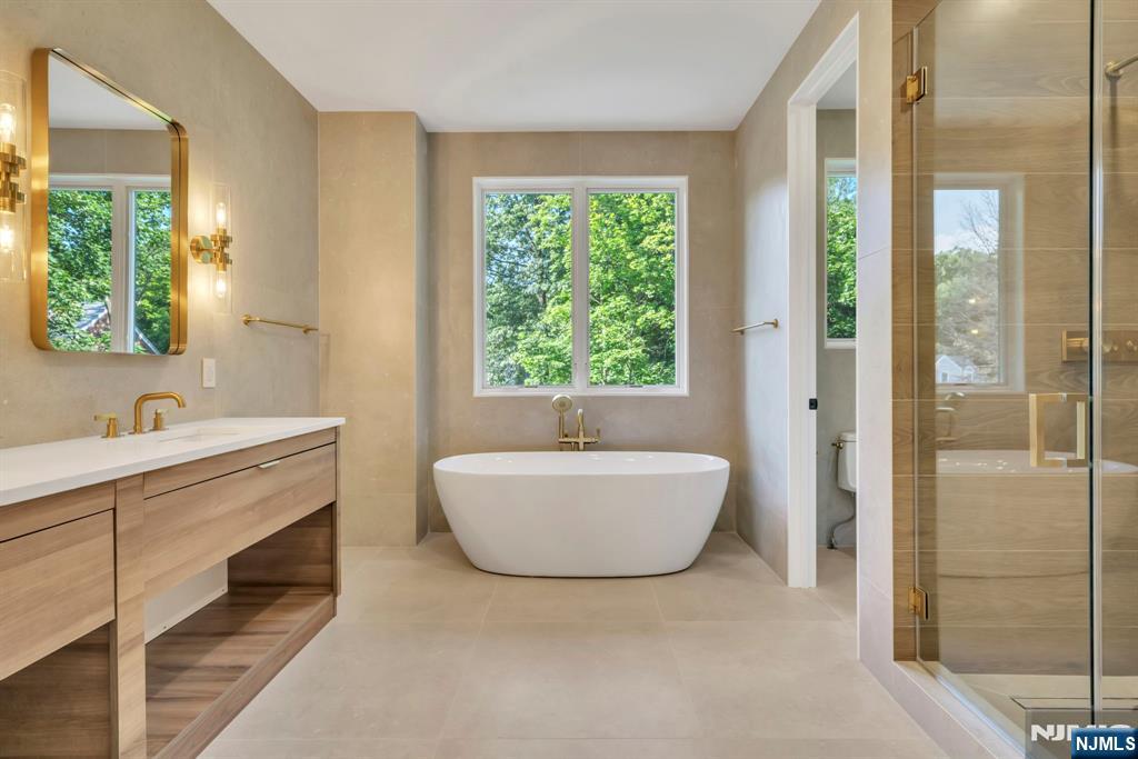 Tenafly, New Jersey, 07670, United States, 6 Bedrooms Bedrooms, ,6 BathroomsBathrooms,Residential,For Sale,1906714