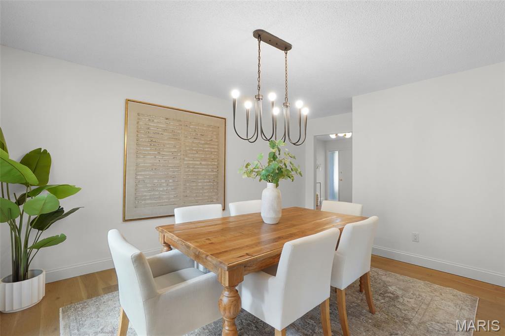 Ellisville, Missouri, 63011, United States, 4 Bedrooms Bedrooms, ,3 BathroomsBathrooms,Residential,For Sale,1989031