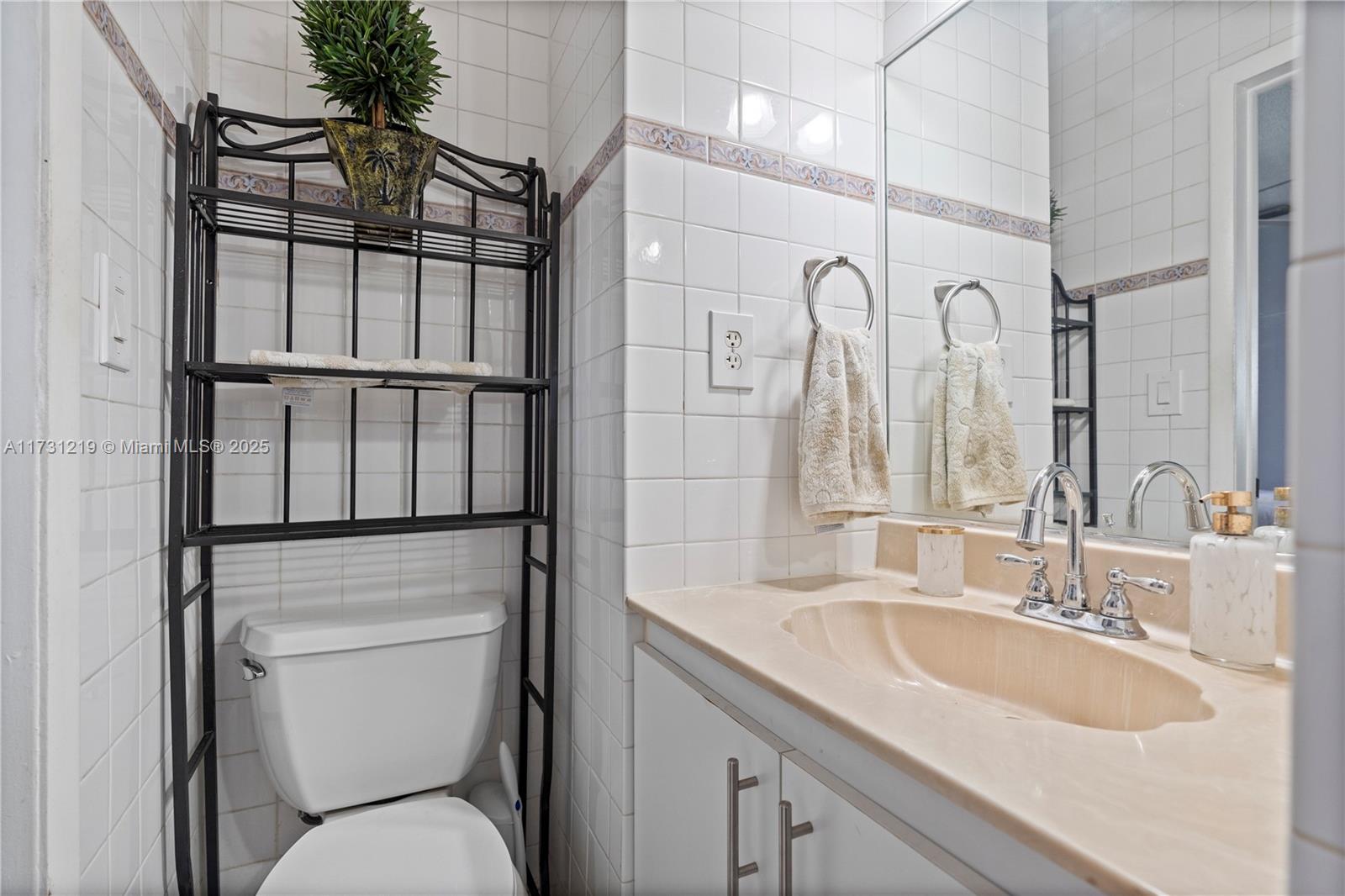 Hialeah, Florida, 33012, United States, 4 Bedrooms Bedrooms, ,4 BathroomsBathrooms,Residential,For Sale,1840227