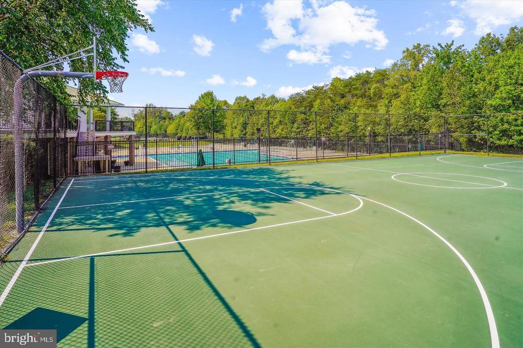 Fredericksburg, Virginia, 22405, United States, 5 Bedrooms Bedrooms, ,3 BathroomsBathrooms,Residential,For Sale,1987075