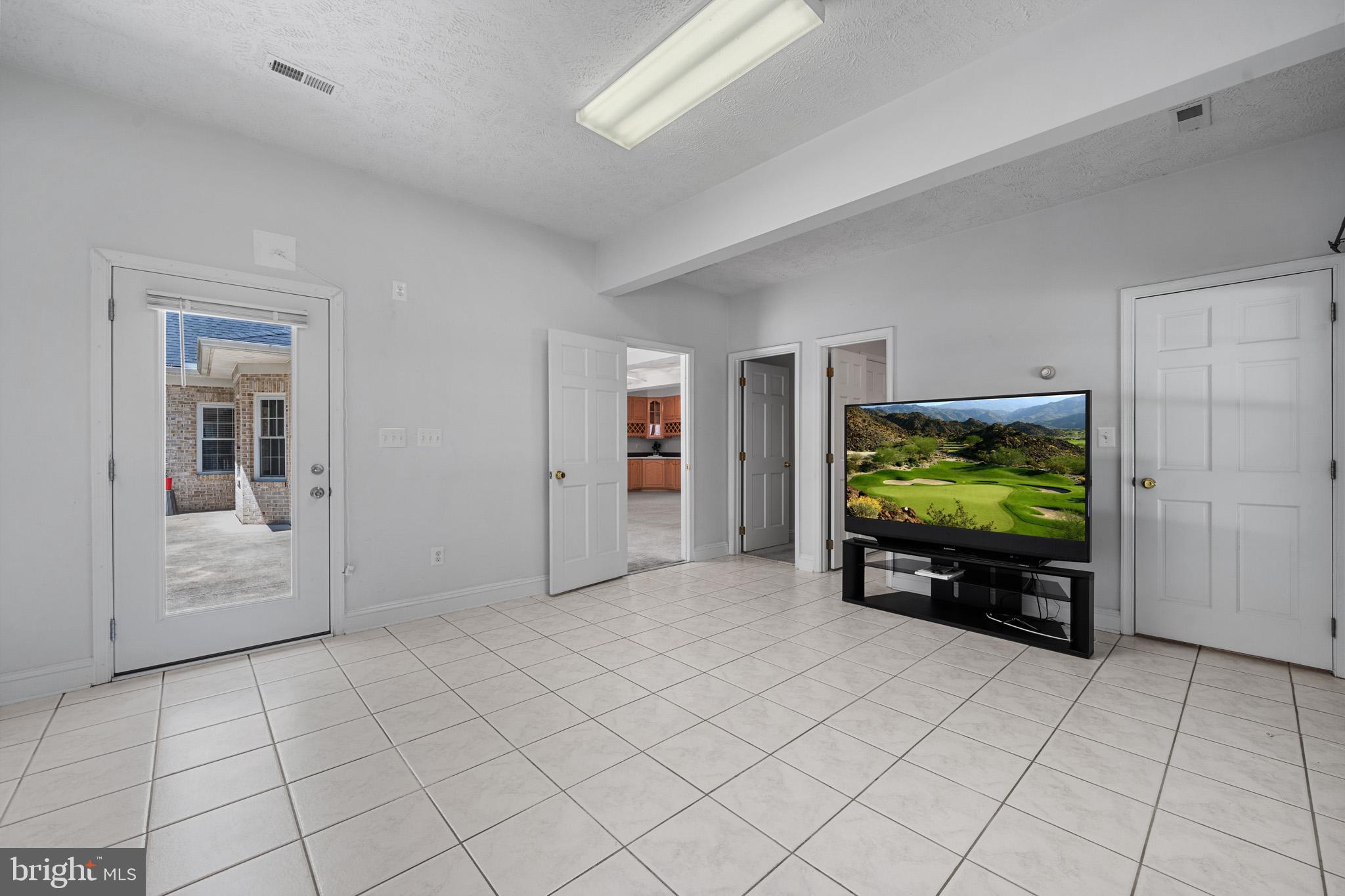 Issue, Maryland, 20645, United States, 5 Bedrooms Bedrooms, ,5 BathroomsBathrooms,Residential,For Sale,1912917