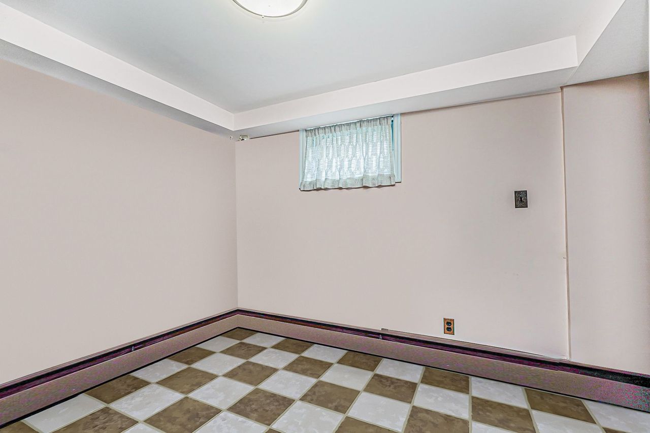 Staten Island, New York, 10302, United States, 5 Bedrooms Bedrooms, ,2 BathroomsBathrooms,Residential,For Sale,1914659