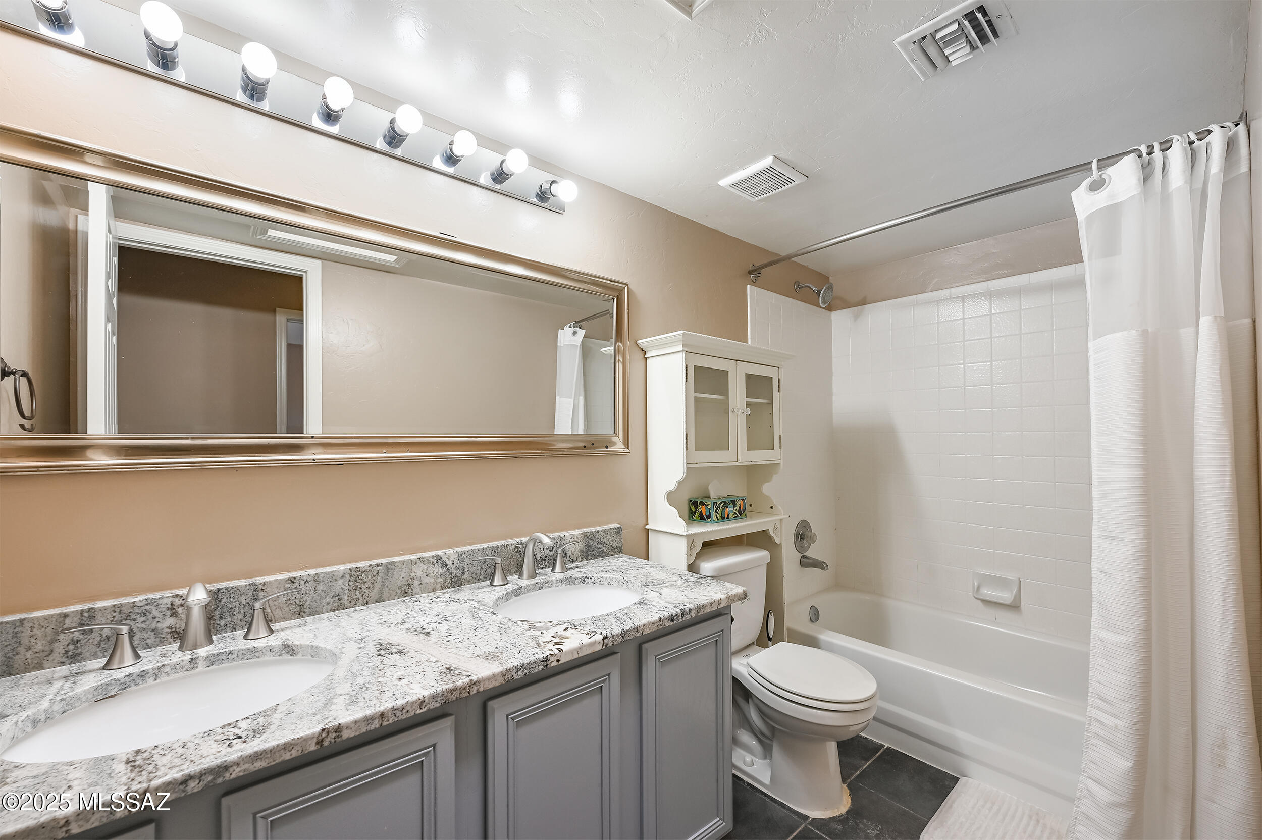 Oro Valley, Arizona, 85737, United States, 5 Bedrooms Bedrooms, ,3 BathroomsBathrooms,Residential,For Sale,1954798