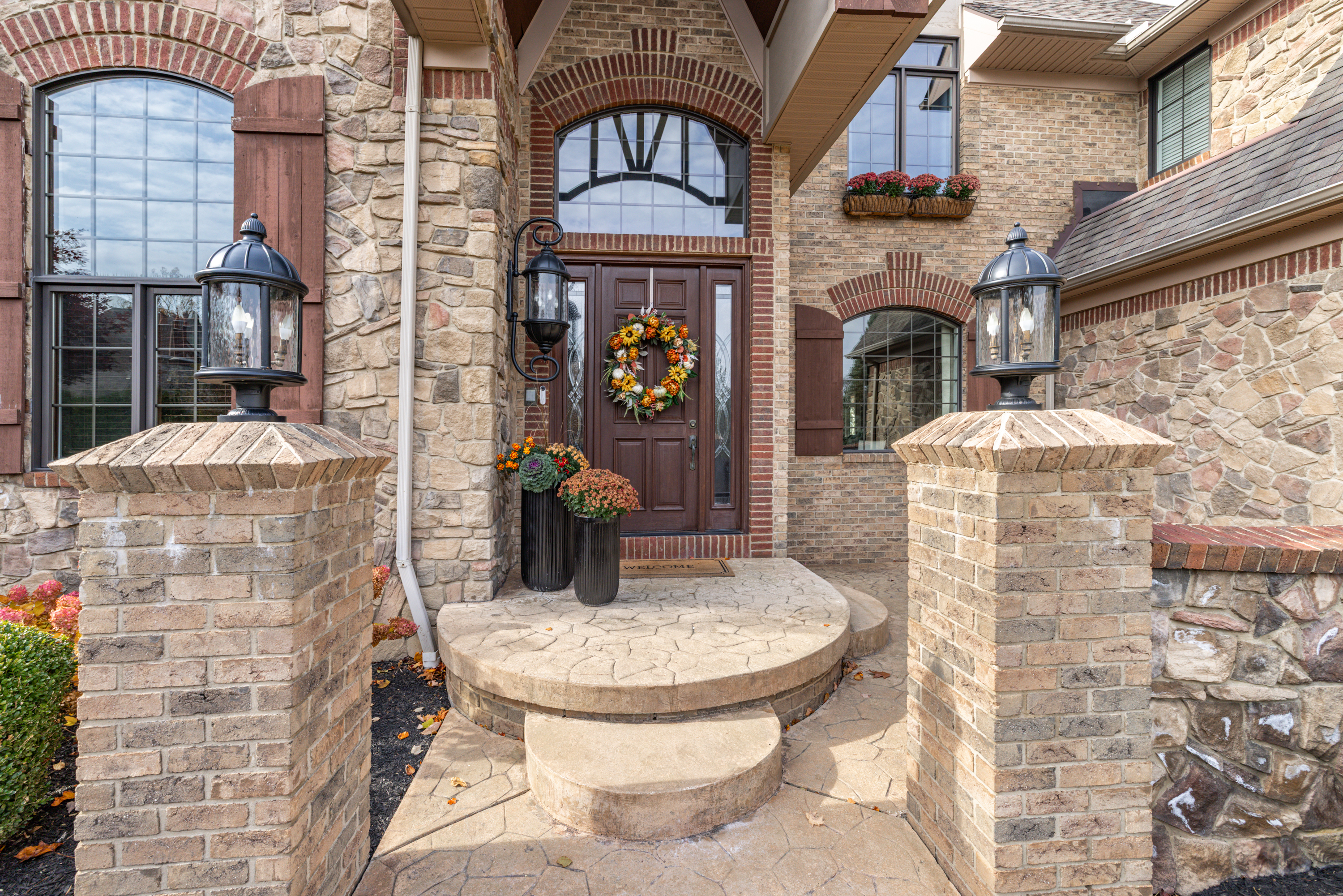 Strongsville, Ohio, 44136, United States, 4 Bedrooms Bedrooms, ,5 BathroomsBathrooms,Residential,For Sale,1988624