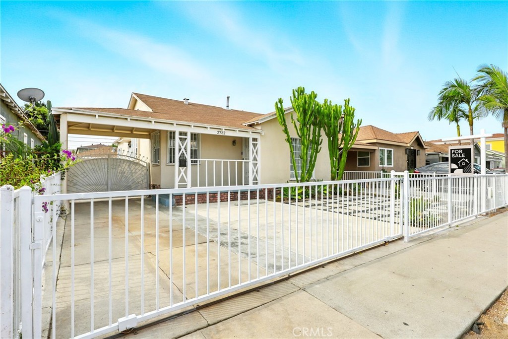 South Gate, California, 90280, United States, 2 Bedrooms Bedrooms, ,1 BathroomBathrooms,Residential,For Sale,1942759