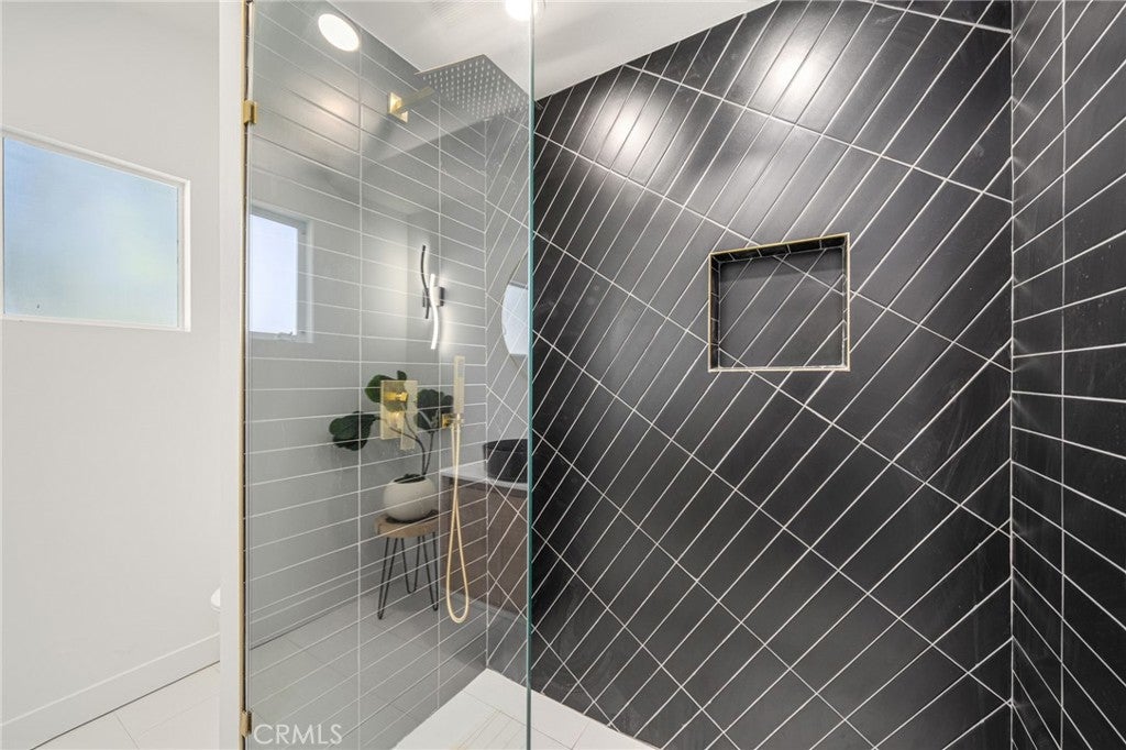 Woodland Hills, California, 91367, United States, 3 Bedrooms Bedrooms, ,2 BathroomsBathrooms,Residential,For Sale,1991959