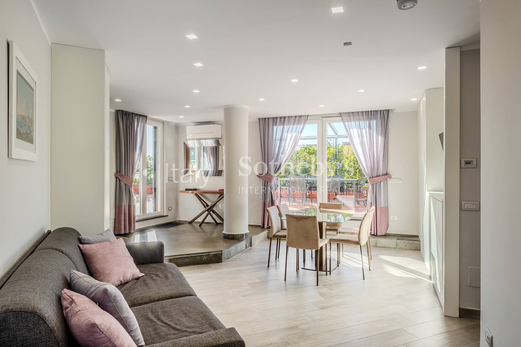  Renovated penthouse in the center of Chiaia - 物件實景