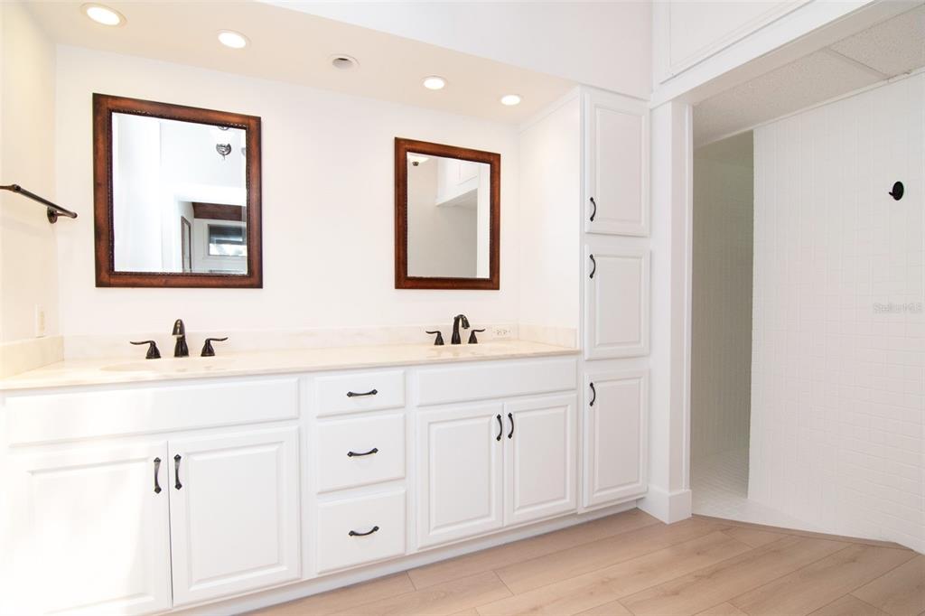 Dunedin, Florida, 34698, United States, 4 Bedrooms Bedrooms, ,5 BathroomsBathrooms,Residential,For Sale,1987490