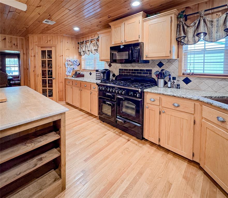 Fort Gibson, Oklahoma, 74434, United States, 2 Bedrooms Bedrooms, ,3 BathroomsBathrooms,Residential,For Sale,1982810