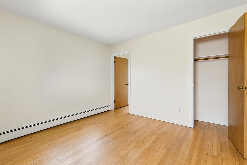 Floral Park, New York, 11001, United States, 3 Bedrooms Bedrooms, ,3 BathroomsBathrooms,Residential,For Sale,1928603