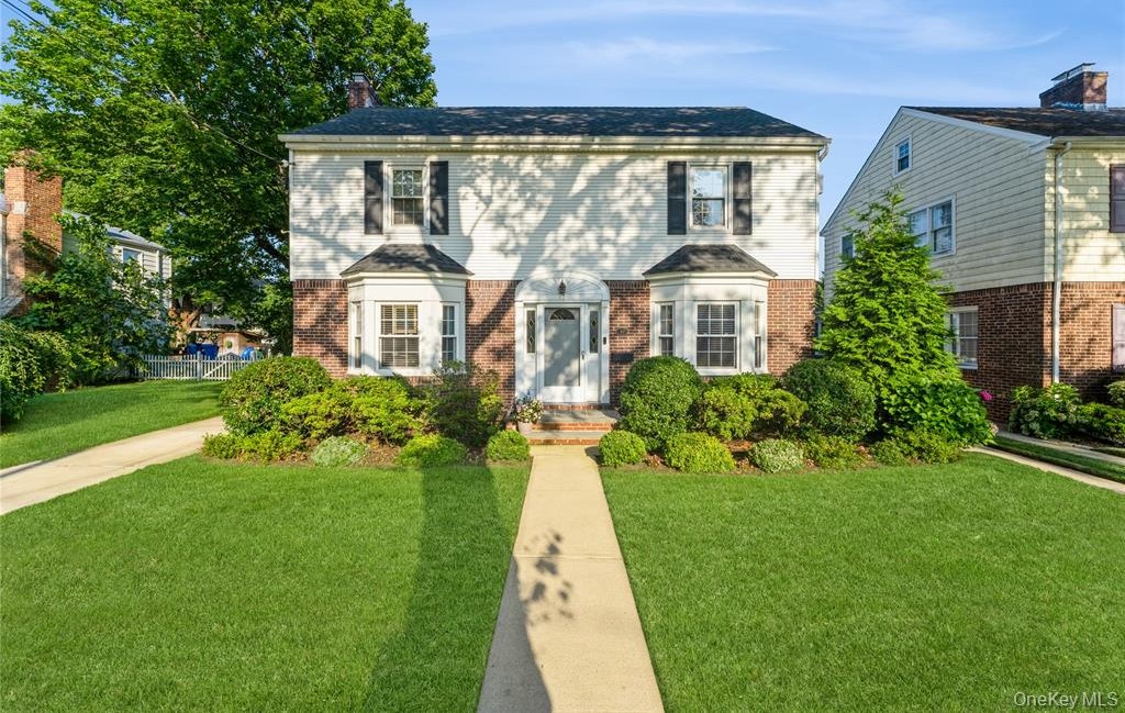 Floral Park, New York, 11001, United States, 3 Bedrooms Bedrooms, ,2 BathroomsBathrooms,Residential,For Sale,1928051
