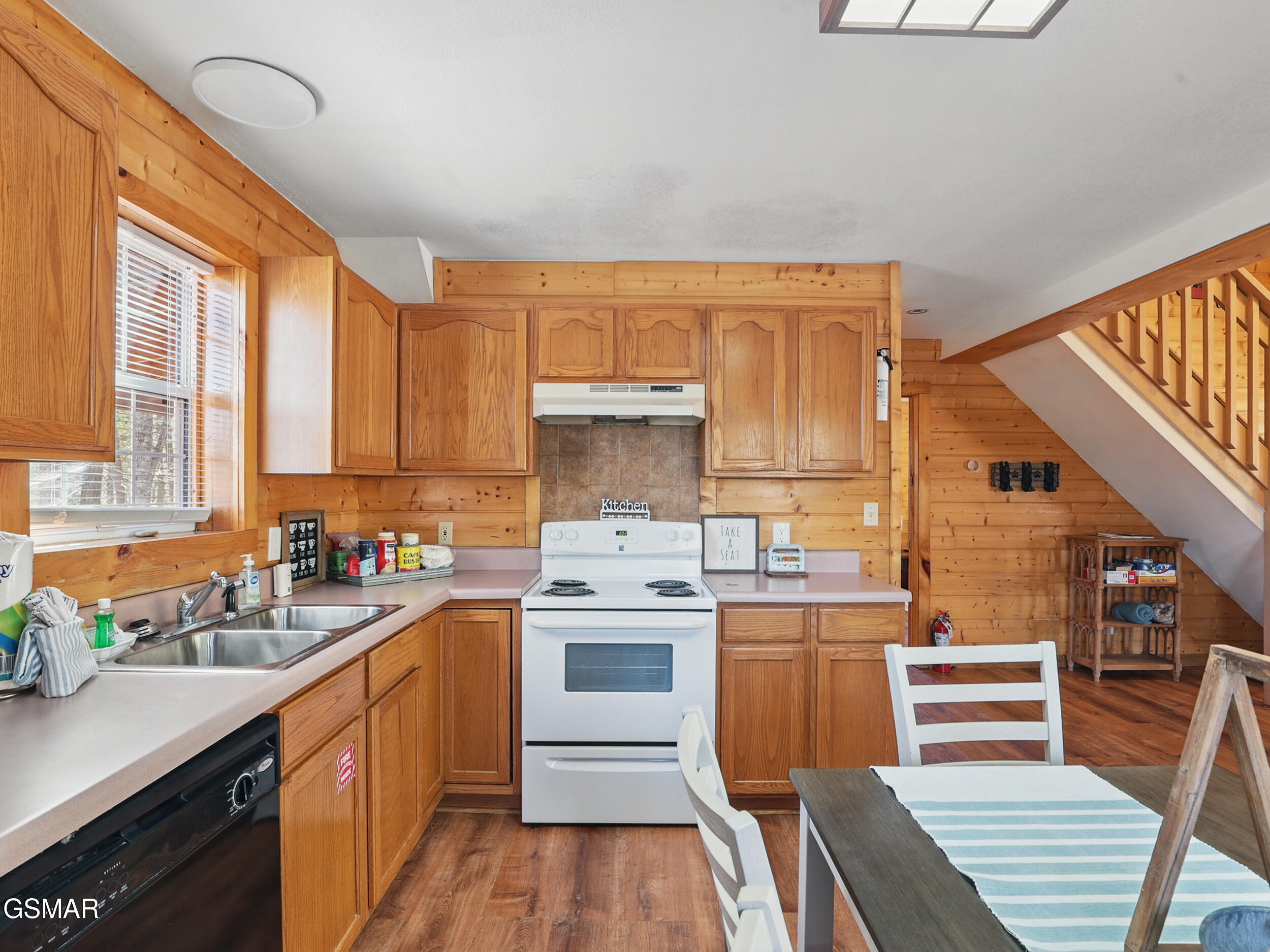 Sevierville, Tennessee, 37862, United States, 4 Bedrooms Bedrooms, ,4 BathroomsBathrooms,Residential,For Sale,1928757