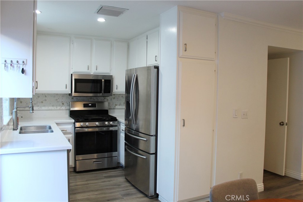 Pasadena, California, 91101, United States, 2 Bedrooms Bedrooms, ,2 BathroomsBathrooms,Residential,For Sale,1944784
