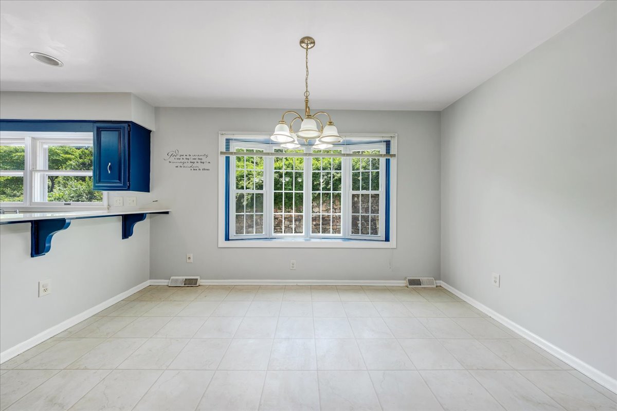 Roanoke, Virginia, 24015, United States, 5 Bedrooms Bedrooms, ,3 BathroomsBathrooms,Residential,For Sale,2043623