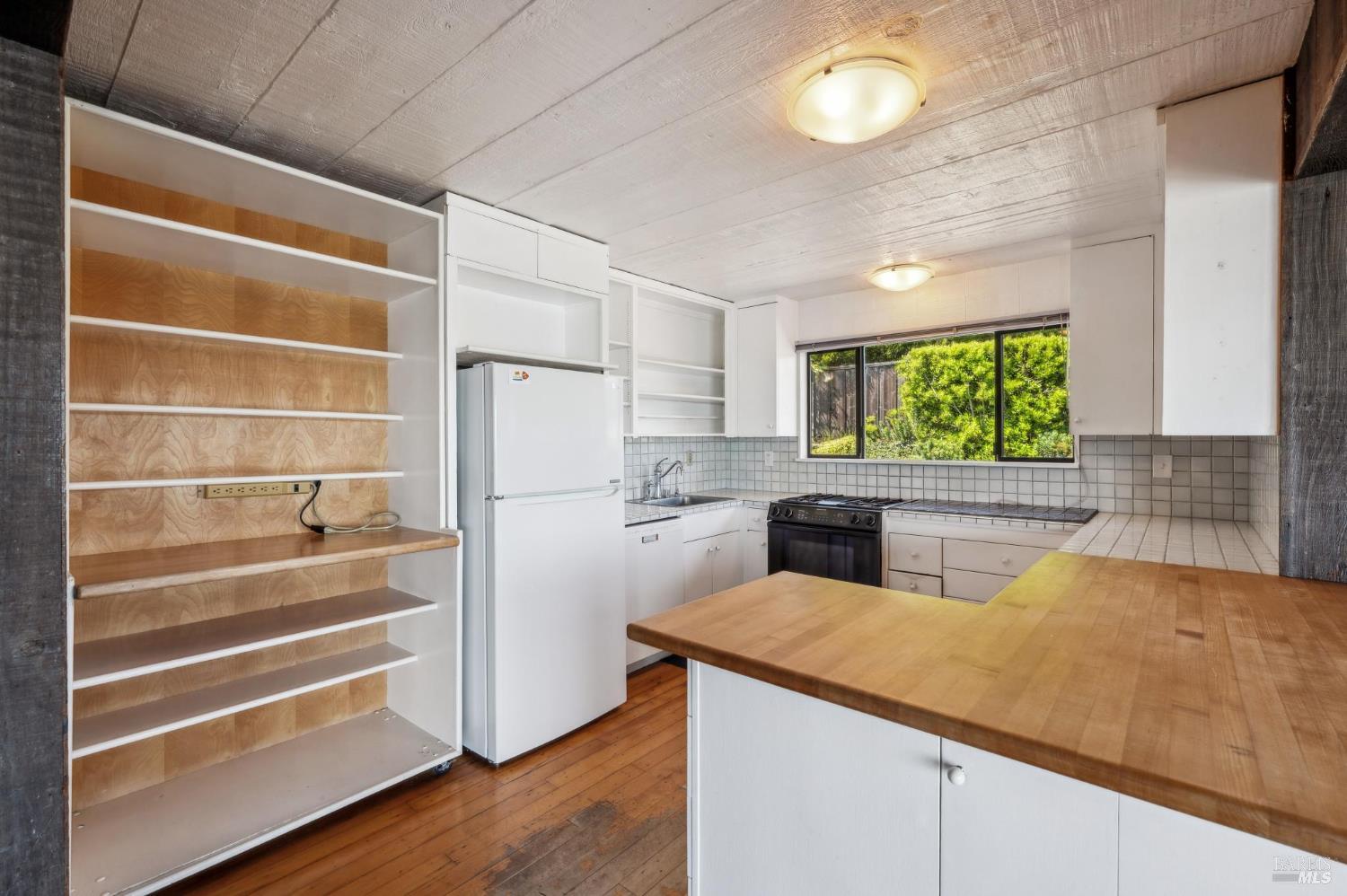 Bolinas, California, 94924, United States, 3 Bedrooms Bedrooms, ,2 BathroomsBathrooms,Residential,For Sale,2003104