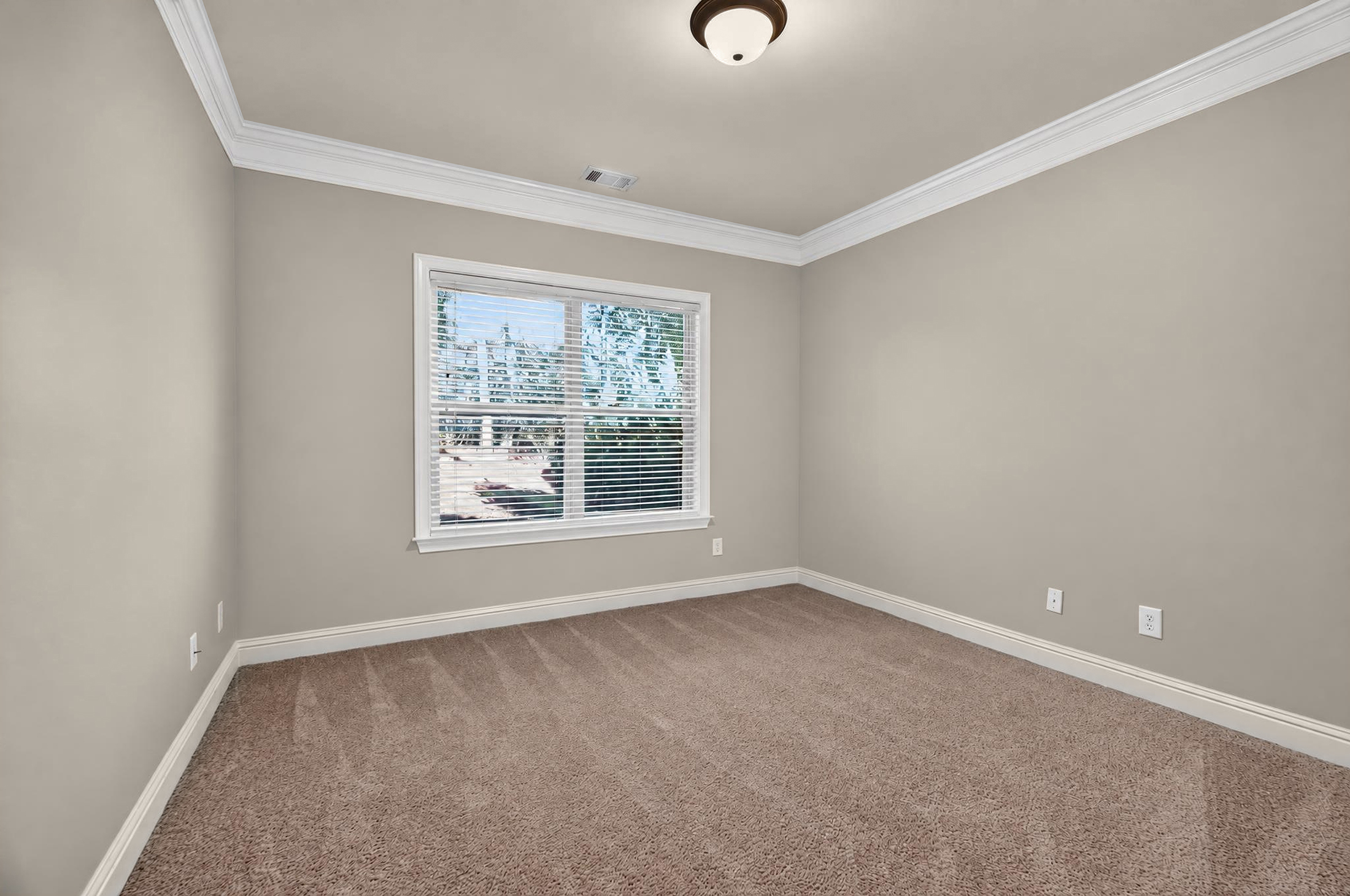  Recently Refreshed and Move-in Ready - 物件實景